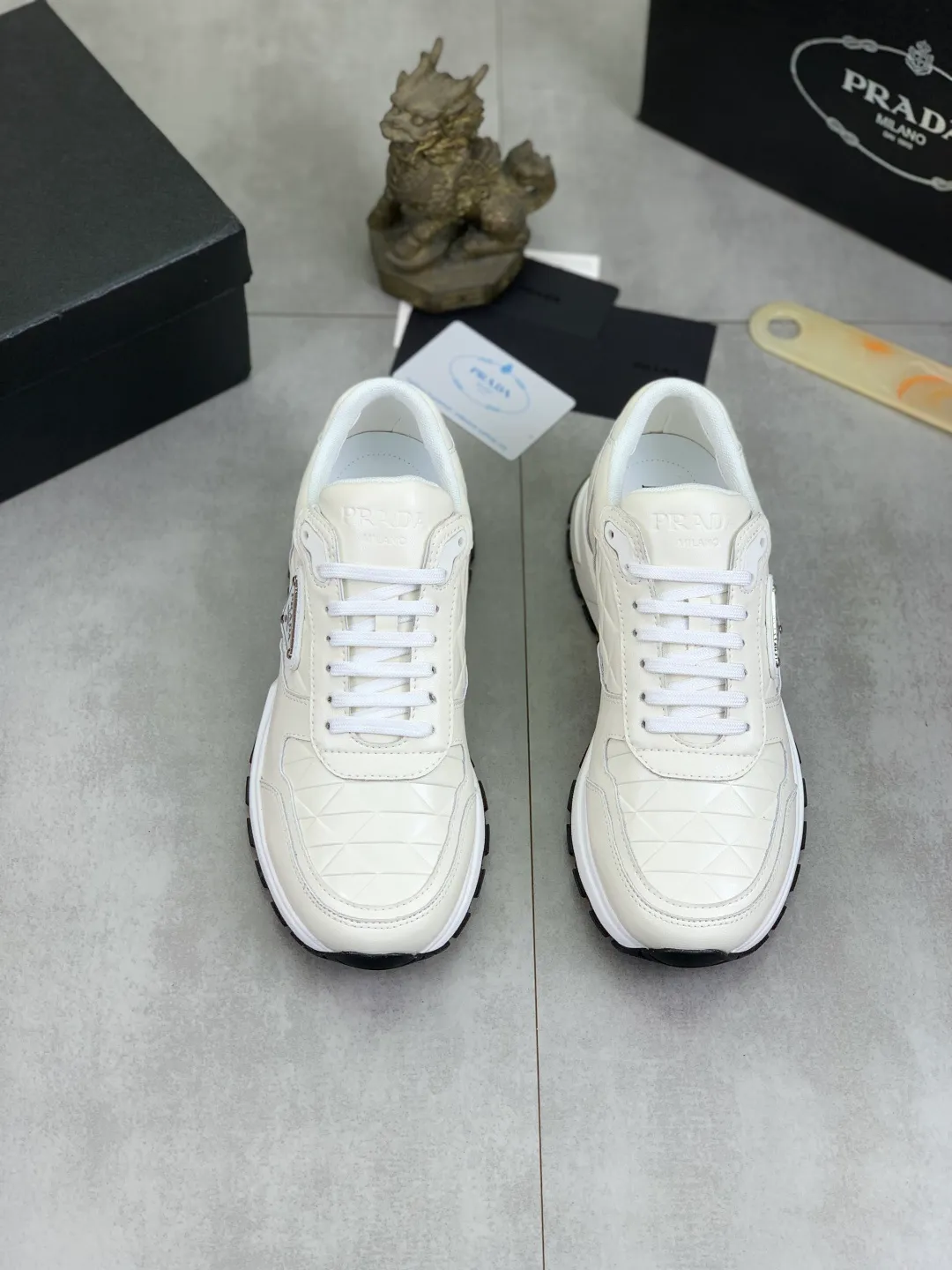 Men's men's shoes 💰P540💰 [New model] popular models are on the official website, 🆘 Trendy brand (Prada) mainly promotes popular models, avant-garde and versatile fashion men's shoes private version mold opening, cowhide surface splicing 1:1 replica... fashionable and simple, original imported cowhide lining cowhide feet; the atmosphere and personality are more fashionable, eye-catching and pursuing class. It will subvert the old idea and be a must-have for fashion trendsetters with you! Must keep it for yourself! Tall and comfortable, large and low, high-end quality workmanship. Code number: 38-44; 2 colors available.